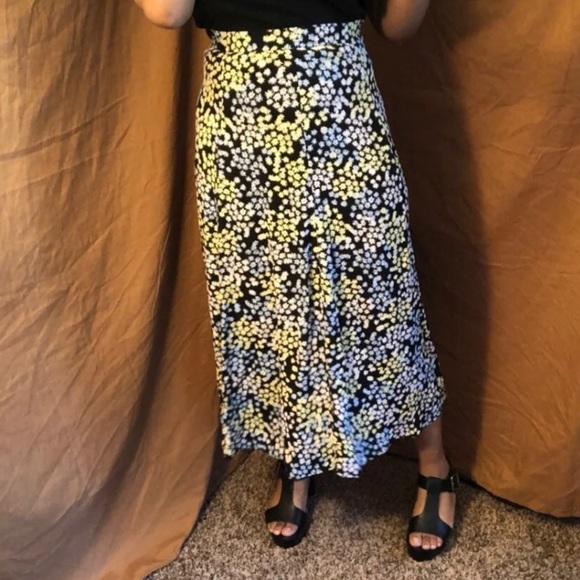 multi-colored flower power skirt - Picture 5 of 6